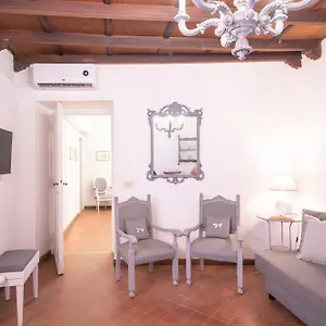 Sweet Arco Farnese Apartment